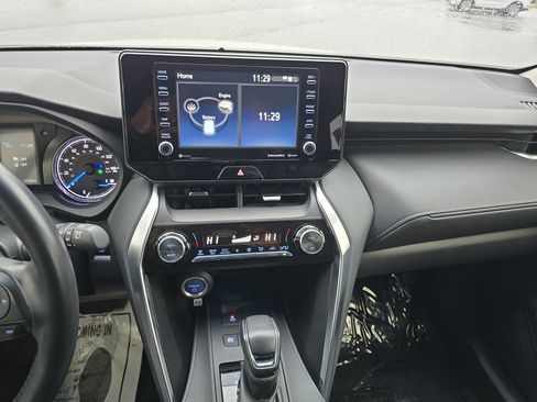 Used 2022 Toyota Venza LE image 20