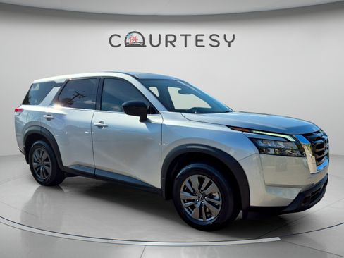 Certified 2025 Nissan Pathfinder S FWD image 9