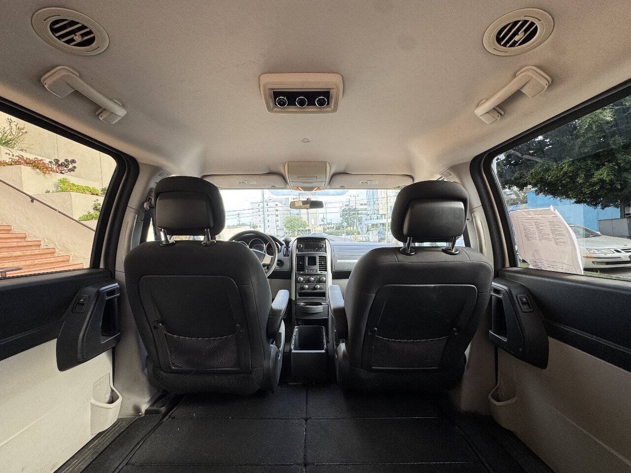 Used 2010 Dodge Grand Caravan SE w/ Climate Group FWD image 27