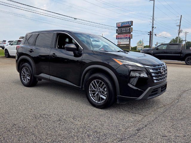 Used 2024 Nissan Rogue S AWD/4WD image 1