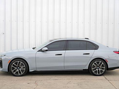 Used 2023 BMW i7 xDrive60 w/ Executive Package 2 image 59