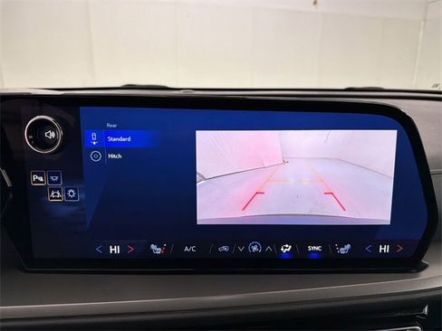 Certified 2025 Chevrolet Traverse LT image 28