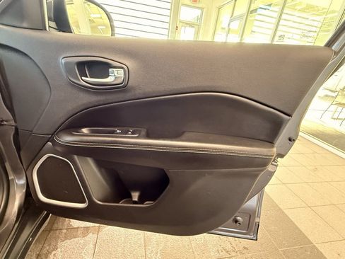 Used 2019 Jeep Compass Latitude w/ Cold Weather Group image 33