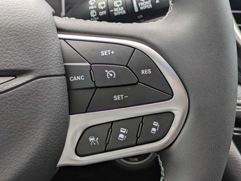 New 2027 Chrysler Pacifica Select FWD image 28
