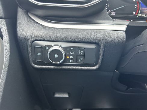 Used 2022 Ford Explorer XLT w/ Equipment Group 202A AWD/4WD image 9