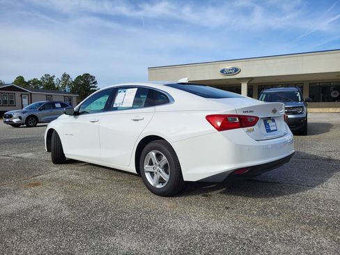 Used 2024 Chevrolet Malibu LT image 3