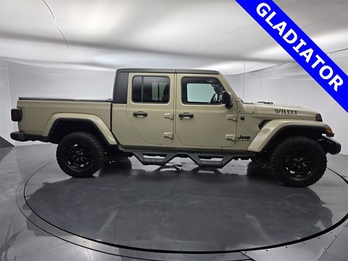 Used 2022 Jeep Gladiator Sport image 3