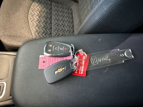 Used 2023 Chevrolet Equinox LT image 9