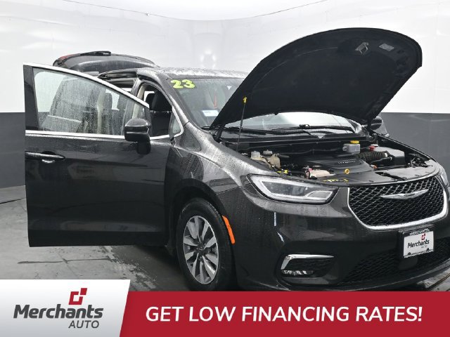 Used 2023 Chrysler Pacifica Touring-L FWD image 41