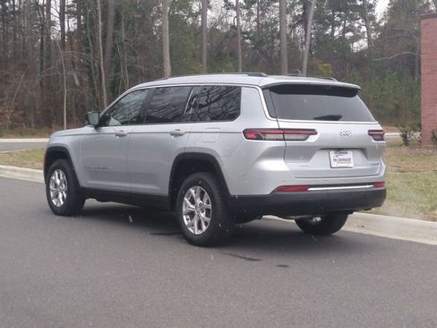 Used 2023 Jeep Grand Cherokee L Limited w/ Luxury Tech Group II AWD/4WD image 15