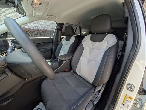 Used 2025 Chevrolet Trax LS FWD image 25