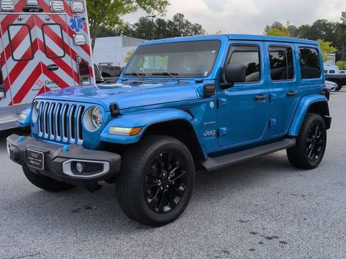 Used 2022 Jeep Wrangler Unlimited Sahara w/ Cold Weather Group AWD/4WD image 7