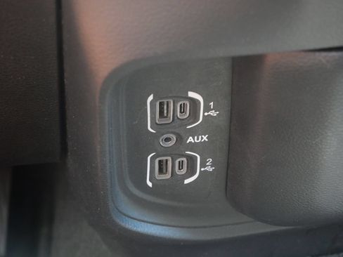 Used 2020 RAM 1500 Laramie AWD/4WD image 35