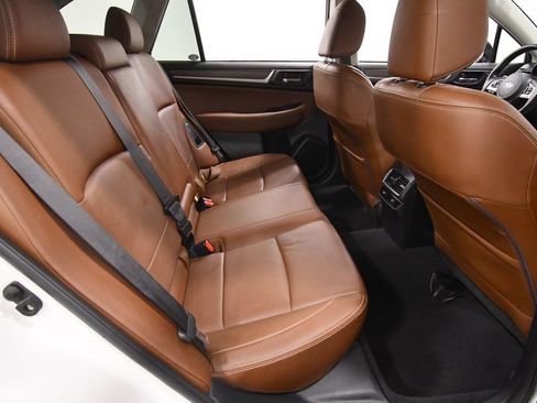 Used 2017 Subaru Outback 2.5i Touring AWD/4WD image 18