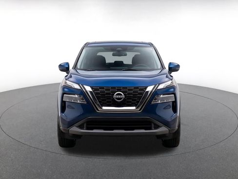 Used 2025 Nissan Rogue SV FWD image 2