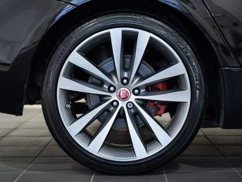 Used 2019 Jaguar XJ R-Sport image 23