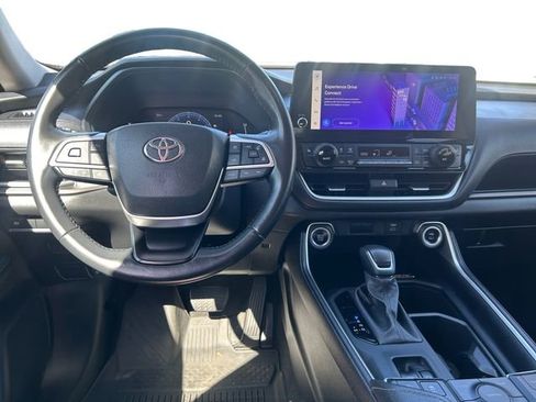Certified 2024 Toyota Grand Highlander AWD image 12