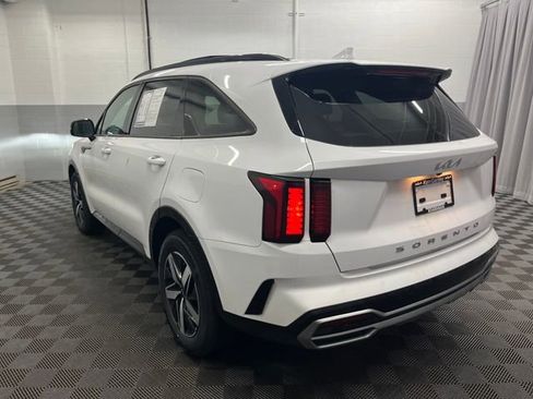 Certified 2022 Kia Sorento S w/ Panoramic Sunroof Package image 7