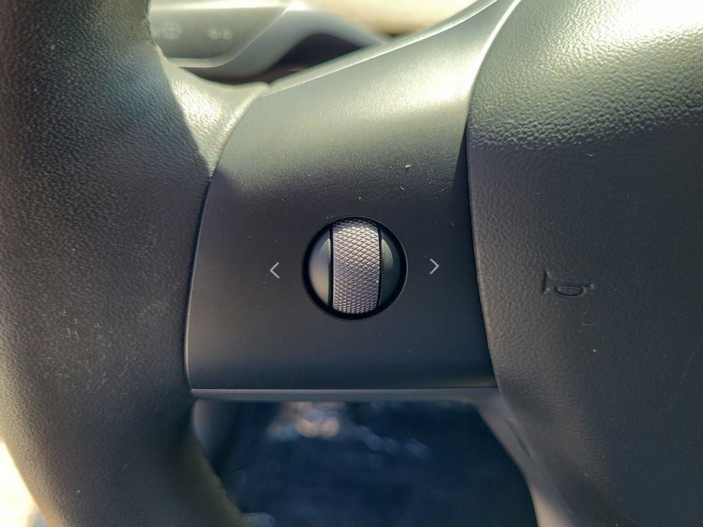 Used 2021 Tesla Model Y 2WD image 19