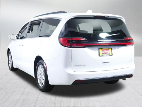 Used 2022 Chrysler Pacifica Touring-L FWD image 5