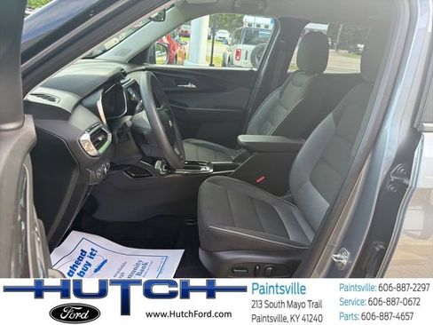 Used 2022 Chevrolet TrailBlazer LT w/ Convenience Package FWD image 11