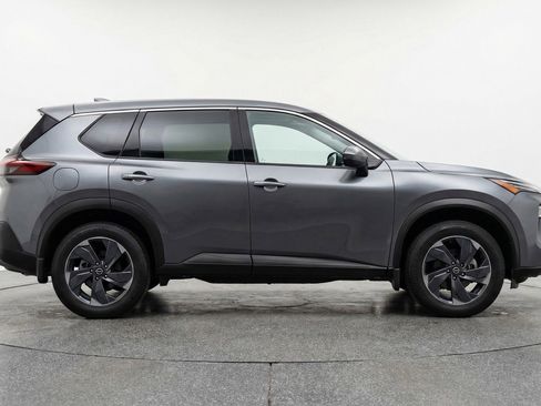 Used 2025 Nissan Rogue SV FWD image 11