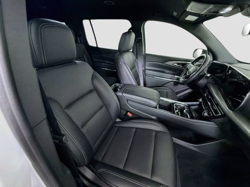 Used 2025 Chevrolet Traverse LT FWD image 33