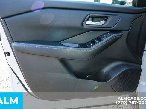 Used 2025 Nissan Rogue SV image 48