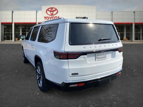 Used 2024 Jeep Wagoneer L Series III w/ Premium Group I image 6