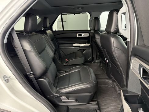 Used 2023 Ford Explorer Limited w/ Equipment Group 301A AWD/4WD image 31