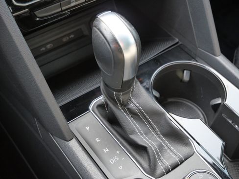 Certified 2021 Volkswagen Atlas Cross Sport SEL R-Line w/ Cross Sport MDO Package image 25