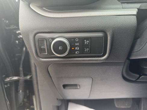 Used 2023 Ford Explorer XLT w/ Equipment Group 202A AWD/4WD image 19