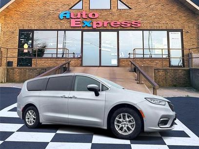 Used 2023 Chrysler Pacifica Touring-L