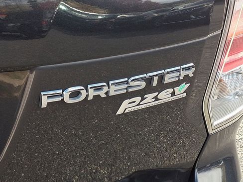 Used 2017 Subaru Forester 2.5i Premium w/ All-Weather Package image 31