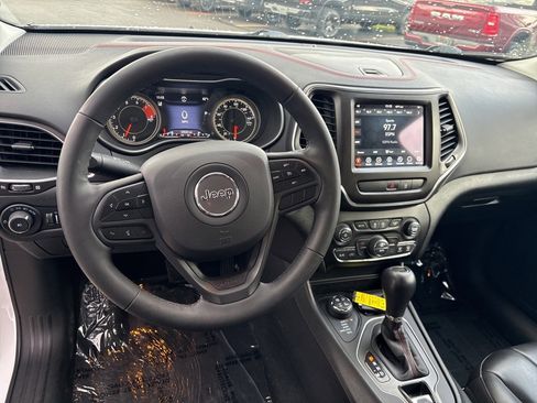 Used 2022 Jeep Cherokee Trailhawk w/ Comfort/Convenience Group image 4