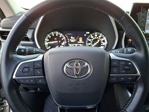 Certified 2021 Toyota Highlander XLE image 25