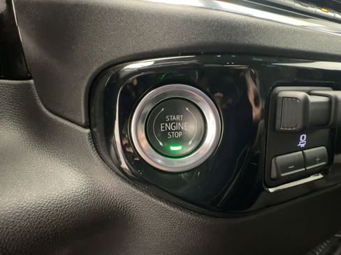 Certified 2025 GMC Sierra 1500 Elevation image 25