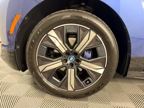 Used 2024 BMW iX xDrive50 w/ Sport Package AWD/4WD image 9