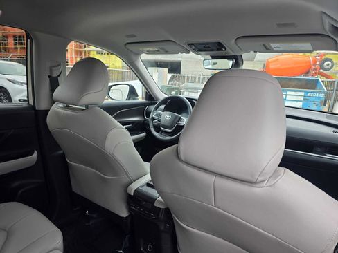 Used 2024 Toyota Grand Highlander XLE image 15