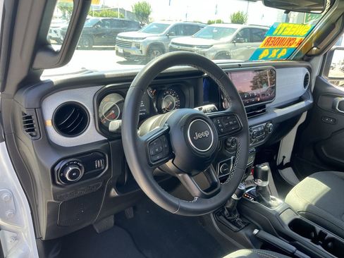 Used 2025 Jeep Wrangler Unlimited Sport AWD/4WD image 9