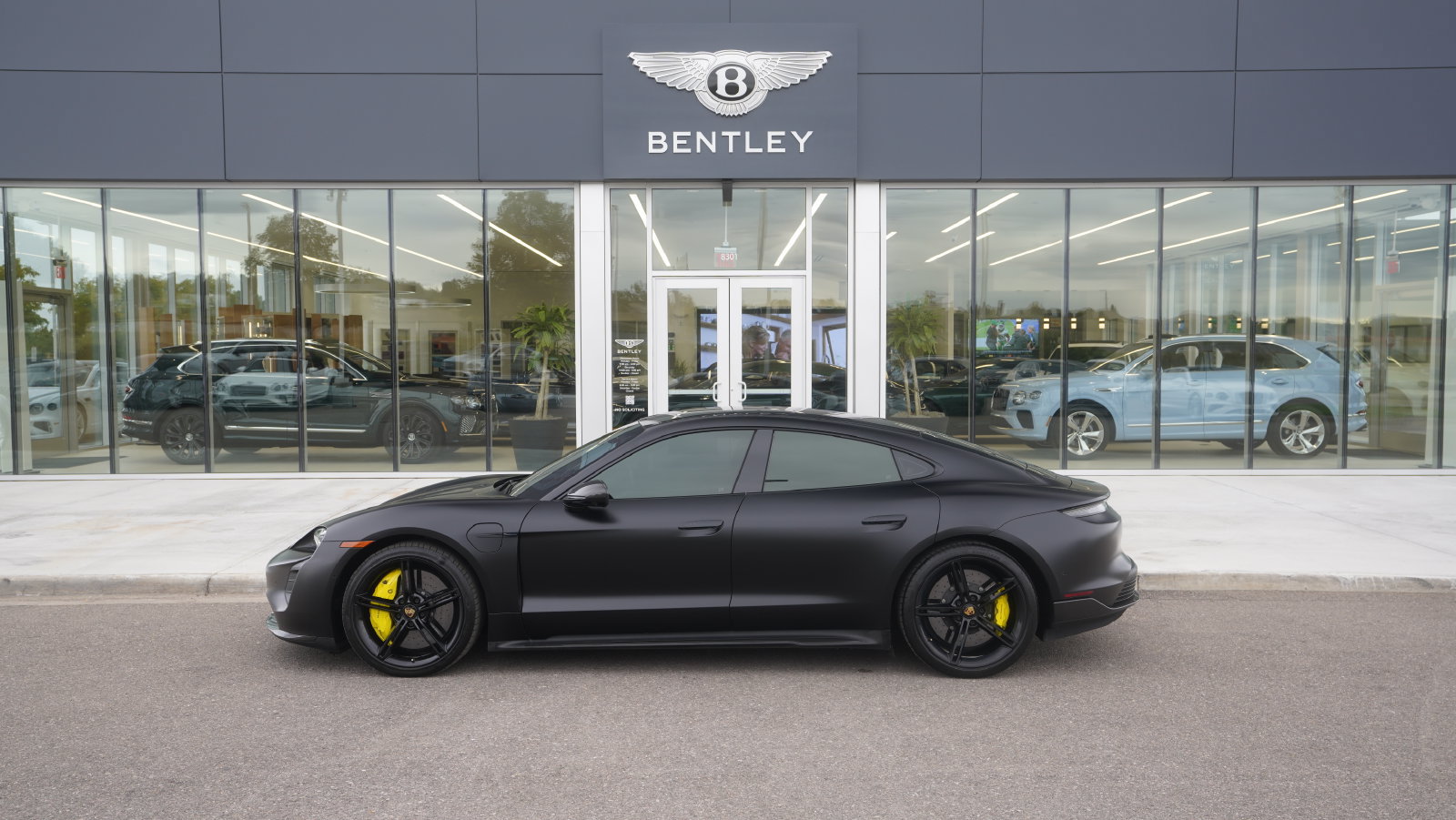 Used 2022 Porsche Taycan Turbo S AWD/4WD image 5