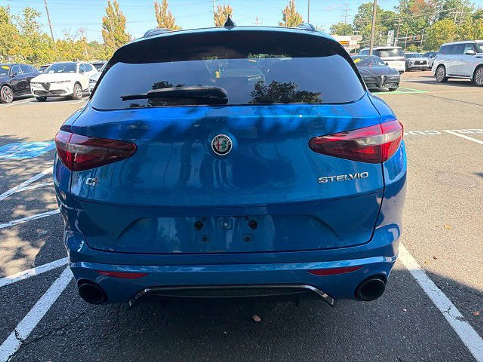 Used 2023 Alfa Romeo Stelvio Veloce AWD/4WD image 7