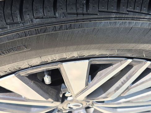 Used 2024 Nissan Altima 2.5 SV FWD image 11