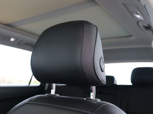 Used 2018 Volkswagen Tiguan SEL AWD/4WD image 24