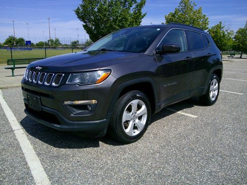 Used 2019 Jeep Compass Latitude w/ Popular Equipment Group AWD/4WD image 21