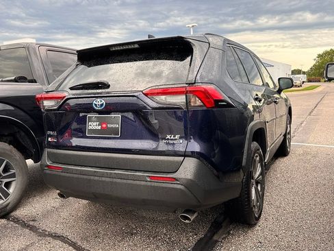 Used 2023 Toyota RAV4 XLE Premium AWD/4WD image 4
