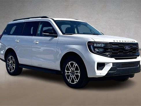 New 2026 Ford Expedition Active image 2