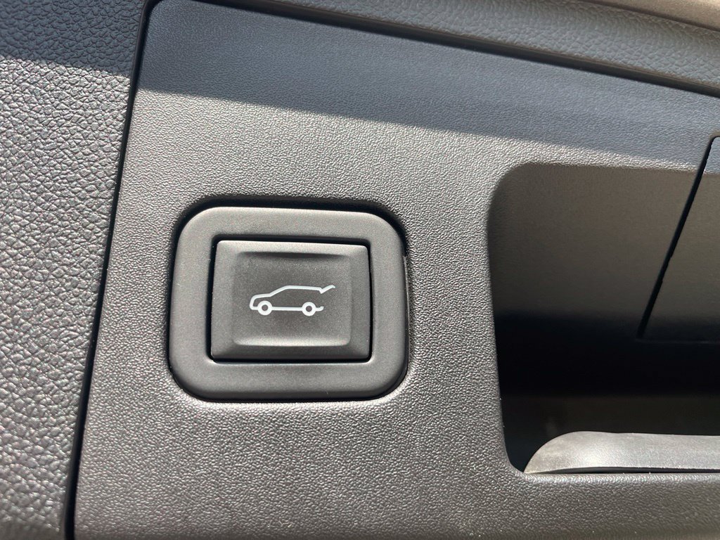 Used 2024 Cadillac XT4 Premium Luxury FWD image 13