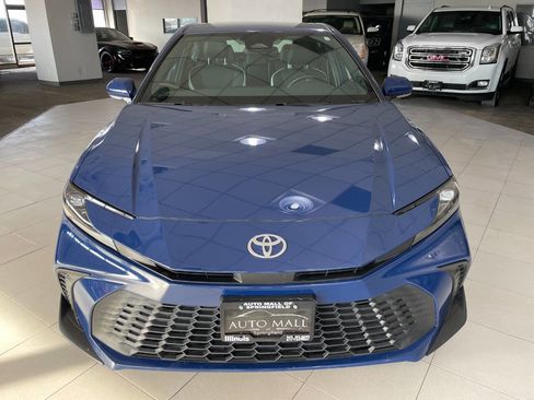 Used 2025 Toyota Camry SE image 2