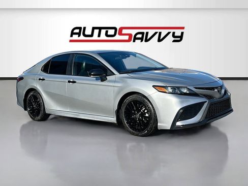 Used 2022 Toyota Camry SE w/ Carpet Mat Package (TMS) AWD/4WD image 1